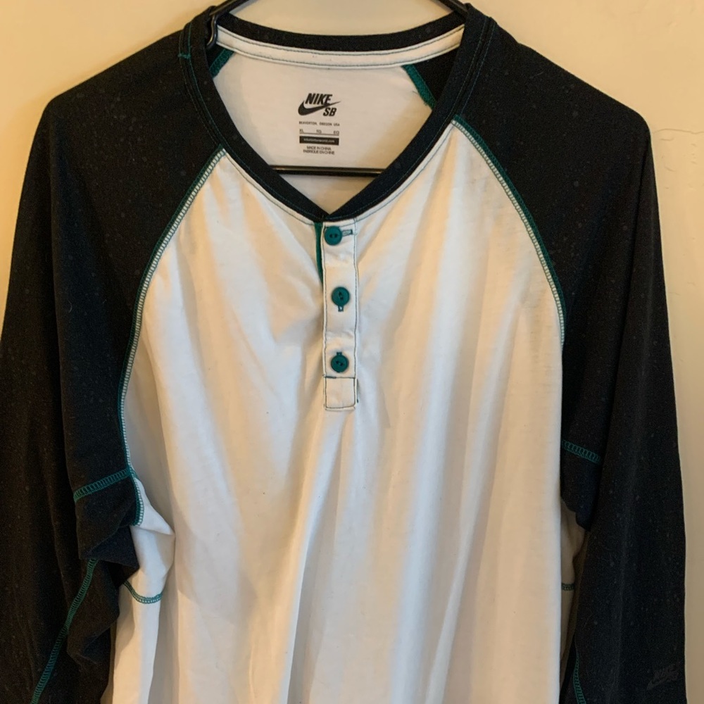 Men’s XL Nike SB  Dri Fit 3/4 sleeve Henley tee.